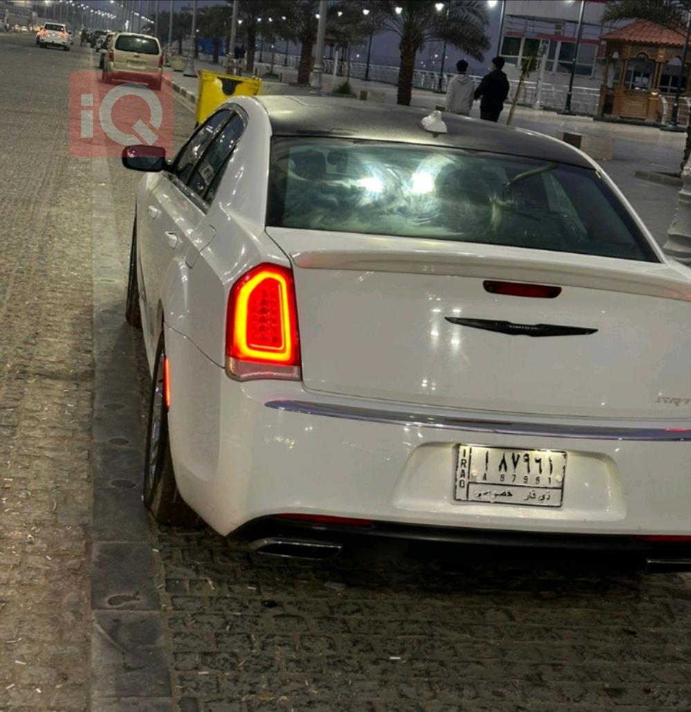 کرایسلەر 300
